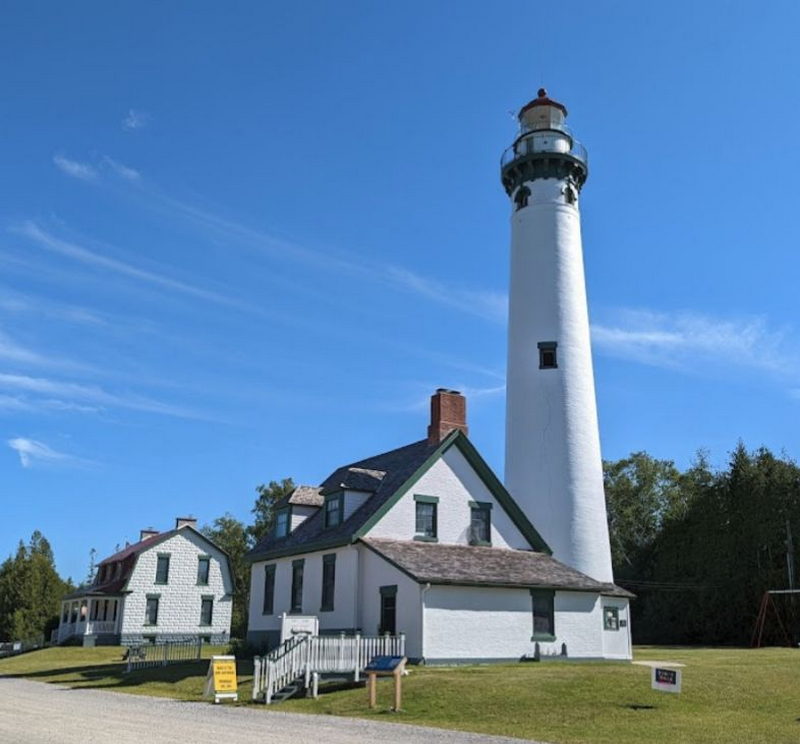 Larks Harbor Lodge Motel - Presque Isle Lighthouse (newer photo)
